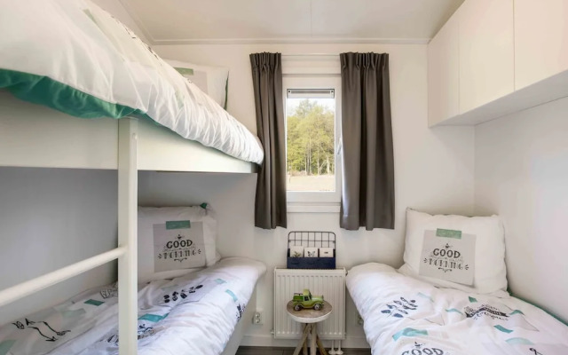 Modern chalet with a dishwasher, located in Park De Veluwe