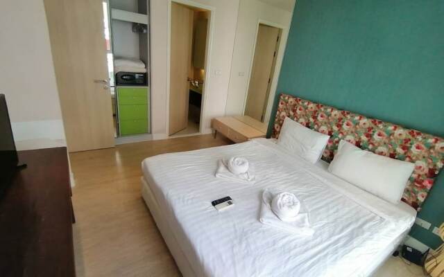 Grande Caribbean Condo by Somphong