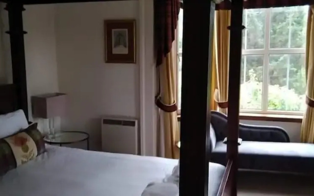 Loch Leven Hotel & Distillery