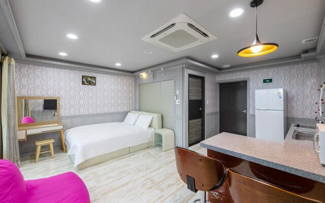 Geoje Marine Castel Pension
