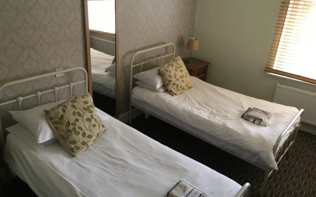 The Hollies Inn