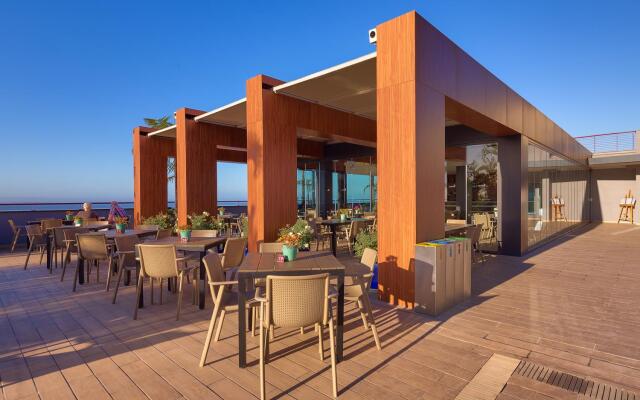 The Views Monumental