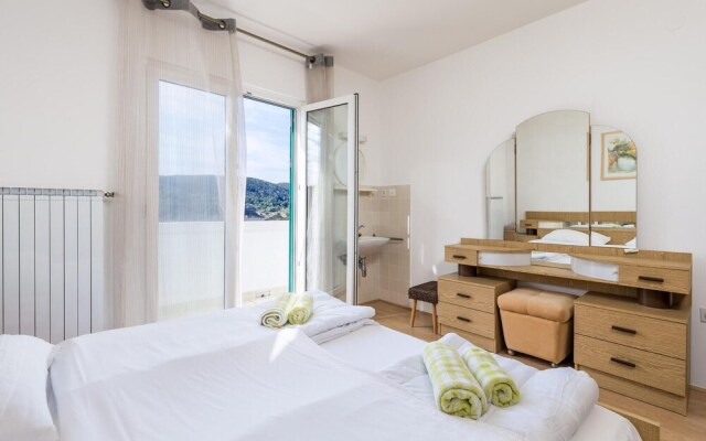 Amazing Home in Supetarska Draga With Wifi and 3 Bedrooms