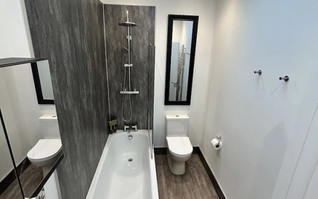 House - Sleeps 6, Pet Friendly & Courtyard