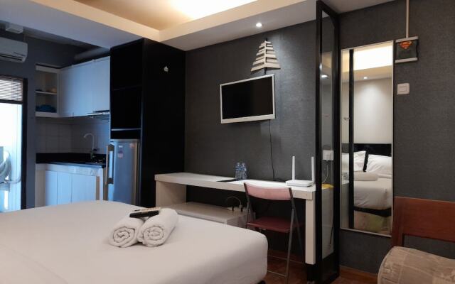 Modern Studio Room at Gateway Ahmad Yani Cicadas Apartment