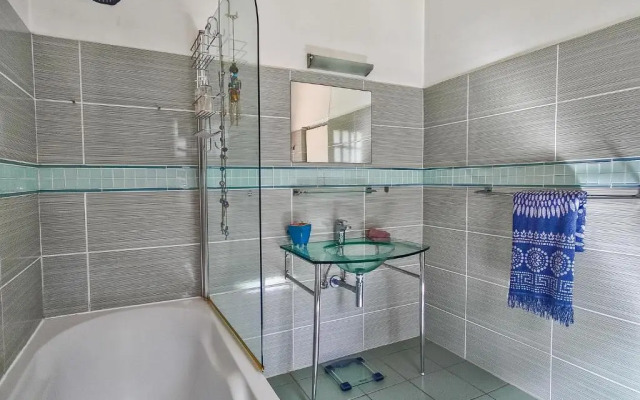 19 Glenhof Road House