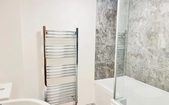 Tanzanite Apartment in Cambridge