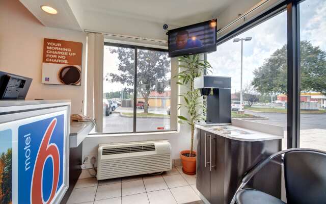Motel 6 Southington, CT - Hartford