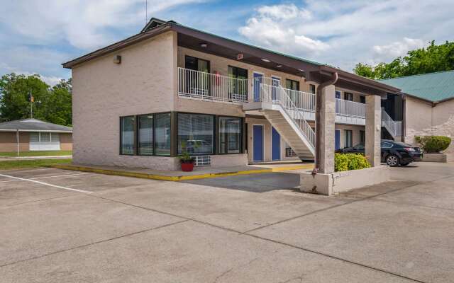 Motel 6 Attalla, AL