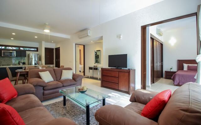 Condo with Infinity Pool View by Olahola