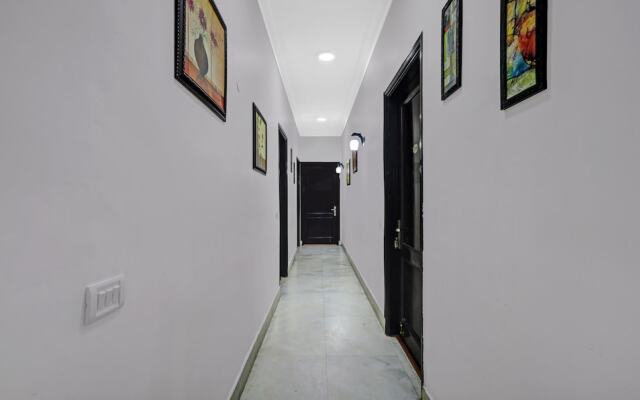 Oyo 15954 Connaught Mews