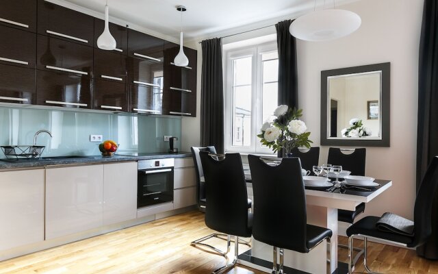 Penthouse with Piano & Old Town View