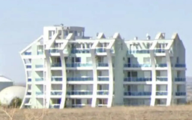 1-bed Modern Sea View Apartment in Aparthotel