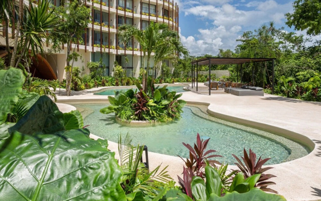Mistiq Gardens