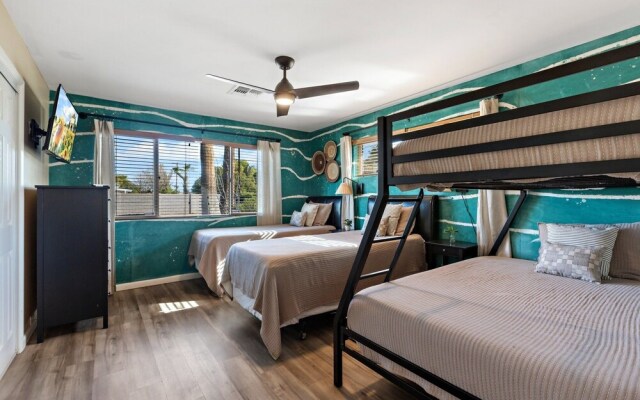 OldTown Lux 4BR/3BA HeatedPool+HotTub+GameRoom/14 by RedAwning