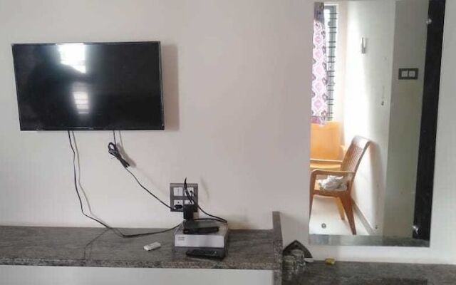 Iroomz Grand Palace