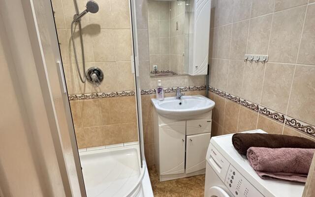 Апартаменты ДеньНочь в 1-ом микрорайоне д. 42А