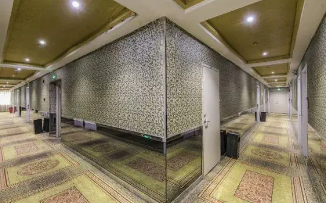 Huachun Hotel (Fuzhou Taijiang District Minjiang Heart)