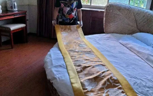 XinYuHaoHotel（formerlyOrientalPearlHotel）
