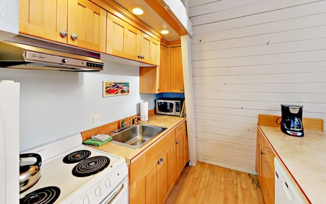 Norwester Upper Unit - 2 Br Duplex