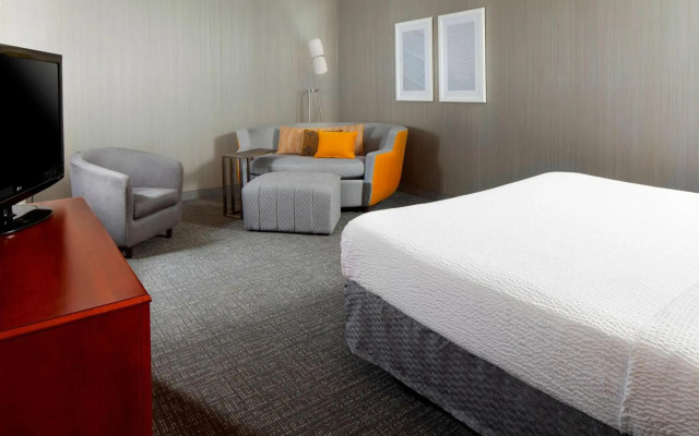 Courtyard by Marriott Edison Woodbridge
