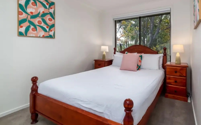 Spacious and Restful Holiday Home With Backyard – Guest Rooms – Belconnen
