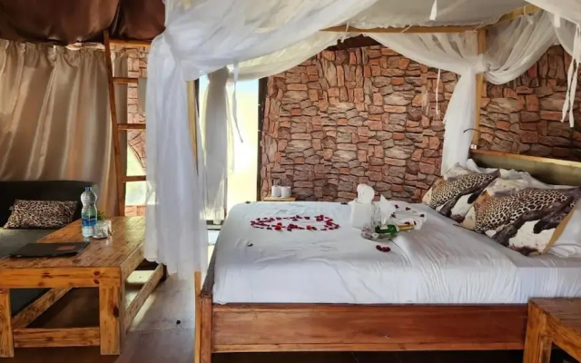 Amanya 1-bed Leopard Family With Mt Kilimanjaro vi - Campsite