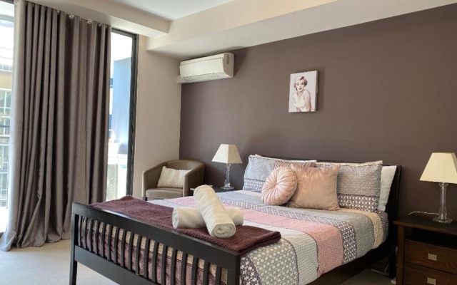 Arena Resort Style Exec Free Netflix Wifi Wine – Guest Rooms – Perth