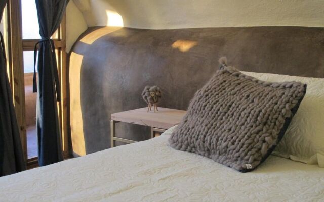 Caliu Earthship Ecolodge