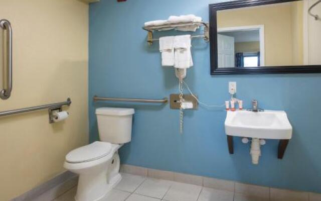 Quality Inn & Suites West Waterpark