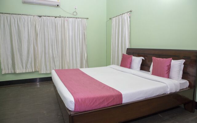 OYO 11345 Hotel White House Inn