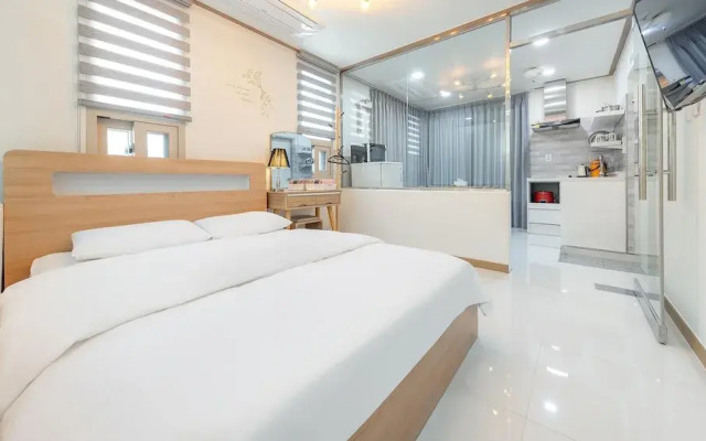 Nami Island Pig Dream Spa Pension