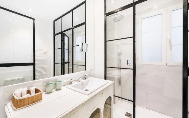 2 Bd Apartment Exclusive Location in Golden Mile. Velazquez II