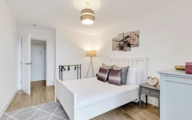 Newly Furnished and Bright Home