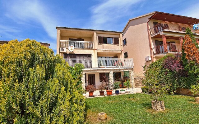 Apartment 864