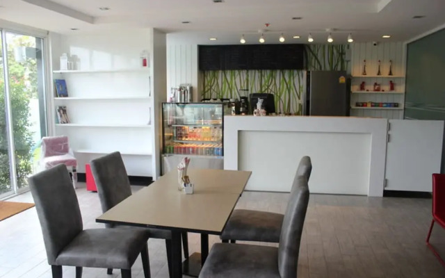 Crystal Suites Suvarnabhumi Airport