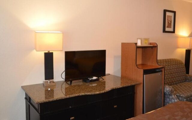 Enfirld Inn and Suites Bradley Airport