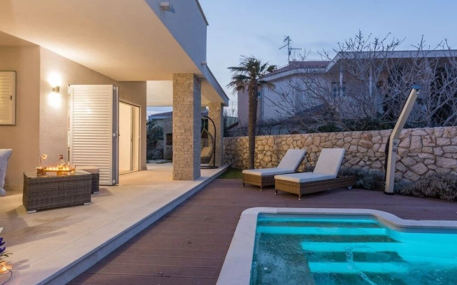 Luxury Villa White Rose with the Pool