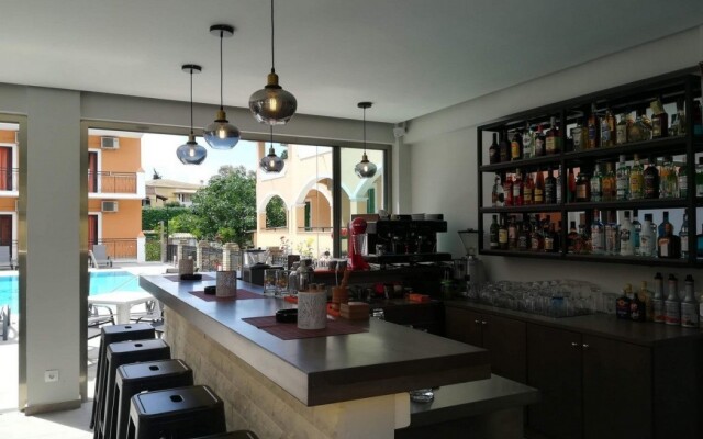 Dionisos Apartments