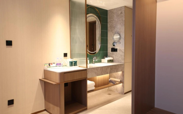 Holiday Inn Shanghai Jing'an by IHG