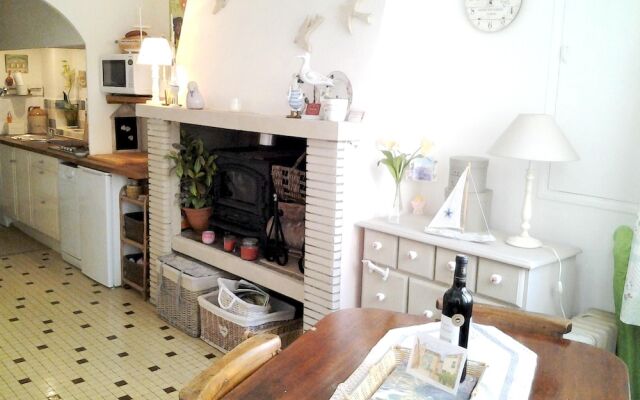 House With 2 Bedrooms in Pouzols-minervois, With Furnished Terrace and