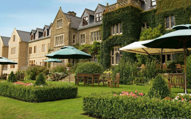 South Lodge Hotel