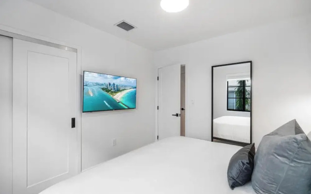 Lux Retreat By Renzzi