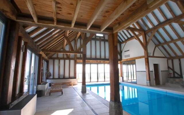 Serene Holiday Home in Linton With Private Swimming Pool