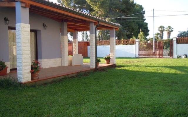 Villa With Air-conditioned Garden Near the sea