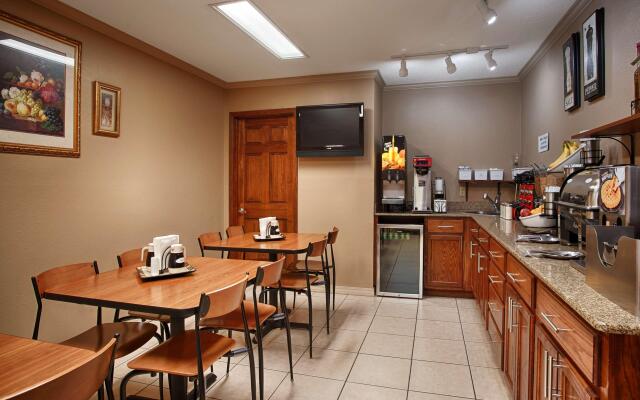 Best Western Delhi Inn