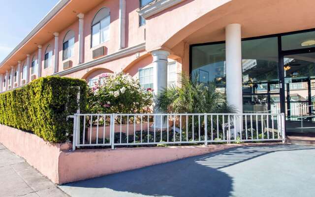 Rodeway Inn near Melrose Ave