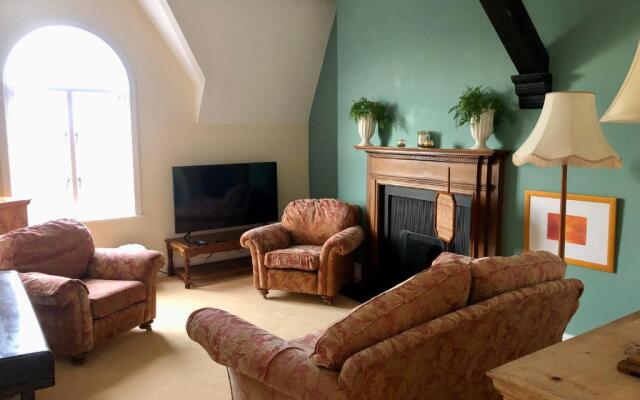 Charming 2-bed Apartment in Waterloo, Liverpool