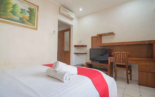 RedDoorz near Setrasari Mall 2