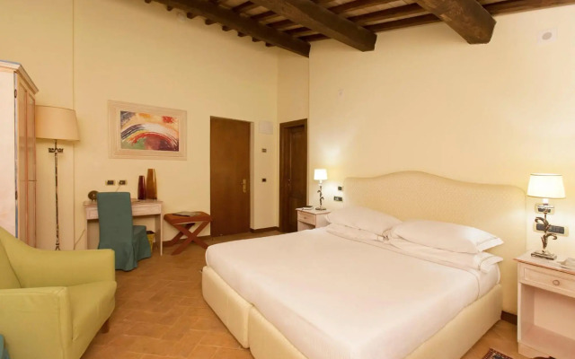 Sovana Hotel & Resort